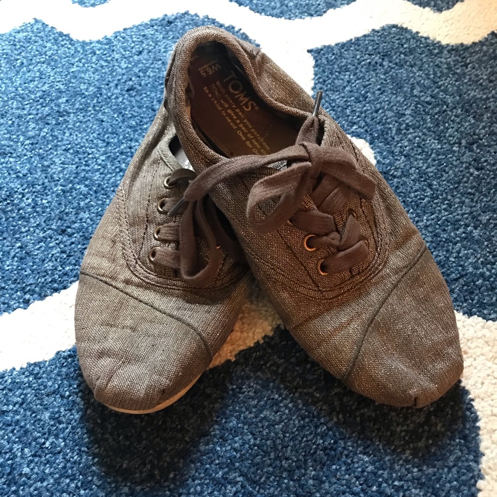 Brown Lace-up Toms